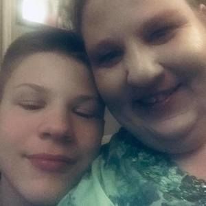 Meet your Posher, Lora